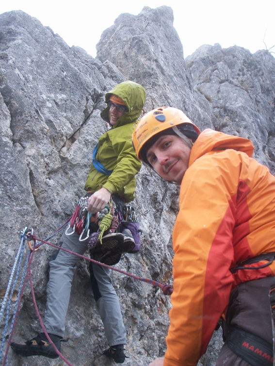 Peter und Manuel in der Vorletzten Seillänge bei Schneegestöber