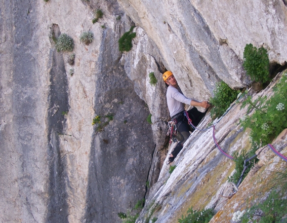 ich in unsere Erstbegehung nach dem verkoffern - traumhafter Fels