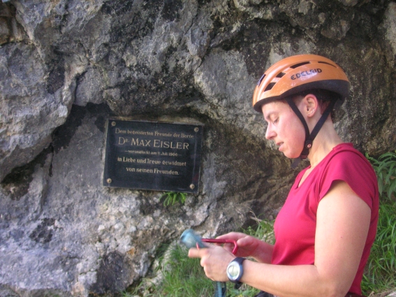 Margit bei den letzten Vorbereitungen