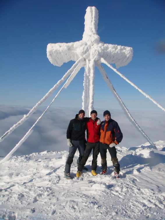Jakob, Jürgen und ich beim Gipfelkreuz vom Großen Ötscher