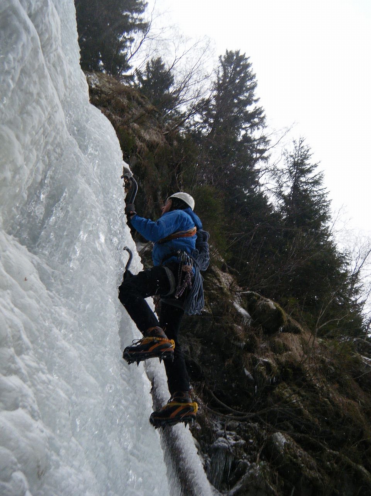 Markus in der ersten Seillänge vom Strannerbachfall