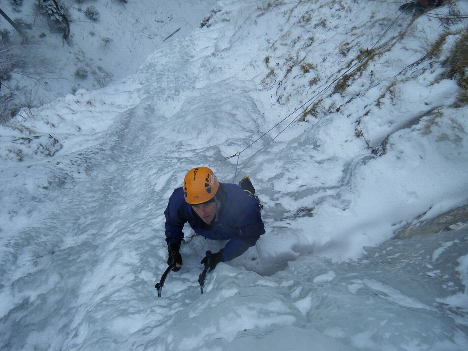 Jürgen in der zweiten Seillänge - oberer Teil sehr guter Eisaufbau