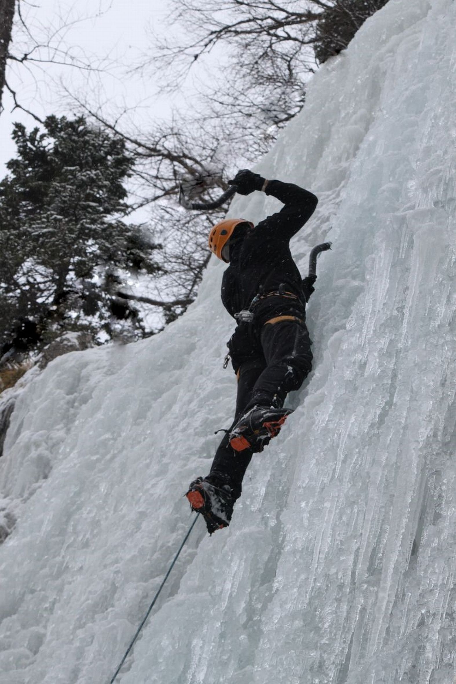 ich in der ersten Seillänge - super Eis