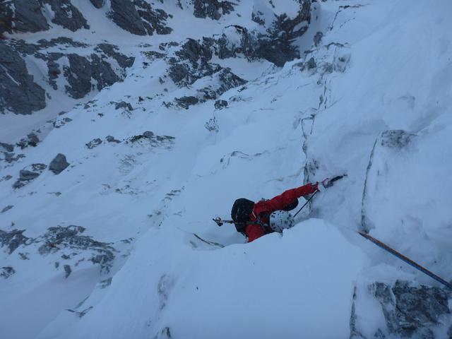 Loser Schnee in der 6. Seillänge