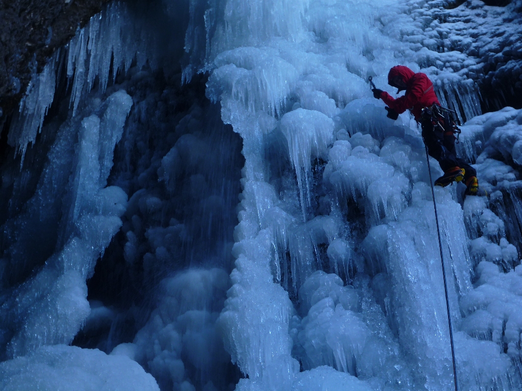 27 Pisiadu Eisfall Süd Tirol